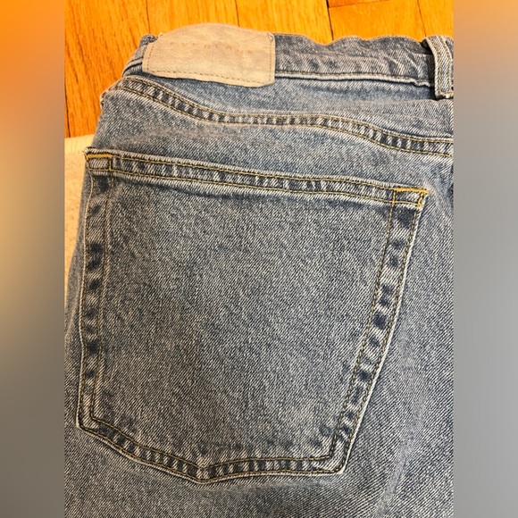 Everlane The Original Cheeky Jean, Stone-Washed Sky - Picture 3 of 9